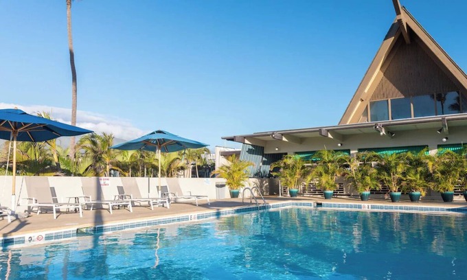 Kahului Hotel | Refreshing Kahului Stay: Outdoor Pool & Breakfast by the Beach | Garden View Roo