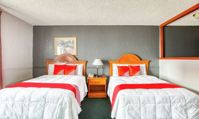 South Tulsa Hotel | Refreshing Stay Near LaFortune Park – Only 3 Miles to Local Greenery Trails