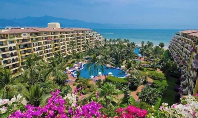 Fluvial Vallarta Hotel | Regal 3bd PH with private pool in Beach Resort Spa