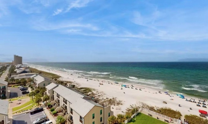 Biltmore Beach Condo | Regency Towers: 3-BD 2B condo- beach, gym, & pool with amazing balcony views!