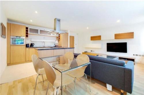 Swiss Cottage Apartment | Regent's Park by Urban Retreats