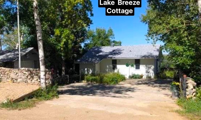 Regina Beach House | Regina Beach 2 Bdrm All Season Home - Pet Friendly