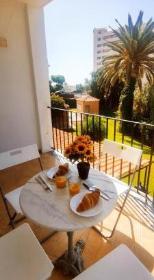 Torreblanca Apartment | Relájate cerca del mar, con vistas a las termas romanas