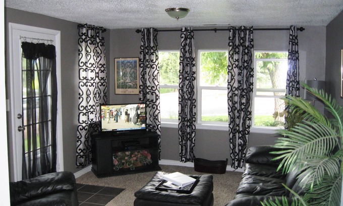 Colorado Springs House | Relax and Be Our Guest In Historic Old Colorado City.