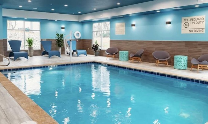 Tigard House | Relax and Recharge! Indoor Swimming Pool, FREE Breakfast and Free Parking