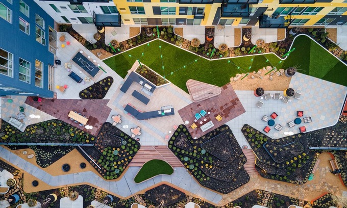 Crossroads Arts District Condo | Relax and Rejuvenate in a Glamorous Retreat with a Stunning Rooftop 334