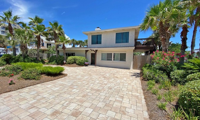 Villa Primera House | Relax and Unwind at Mermaid Oasis – A Comfortable Beachside Retreat!