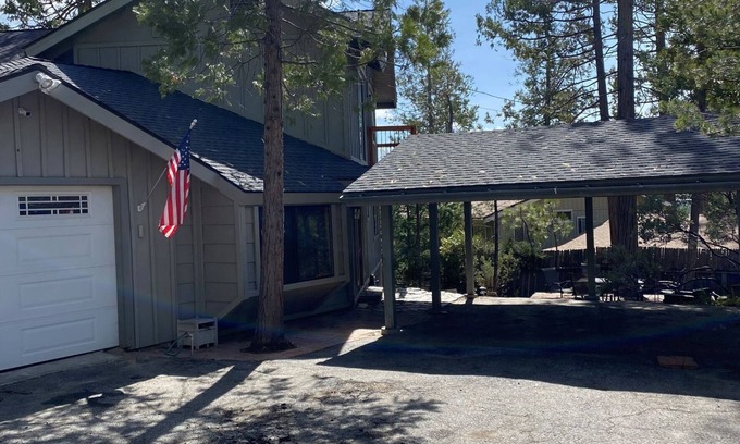 Bass Lake House | Relax and unwind at beautiful Bass Lake