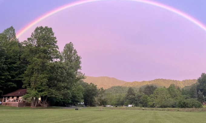 Whittier Cabin | RELAX at our Creekside cabin 3 miles from casino 5 min from national park. ⛰️