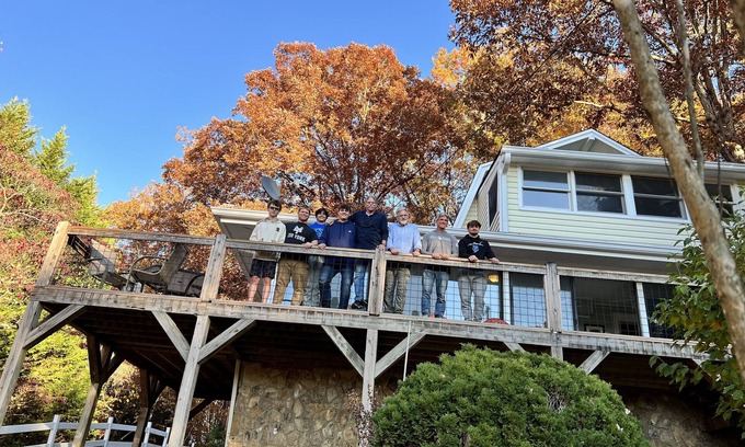 Hayesville House | Relax at the Shabby Chic Lake house