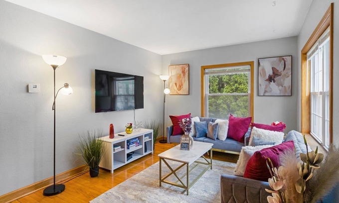 Bay View House | Relax by Lake Michigan within 2 mins