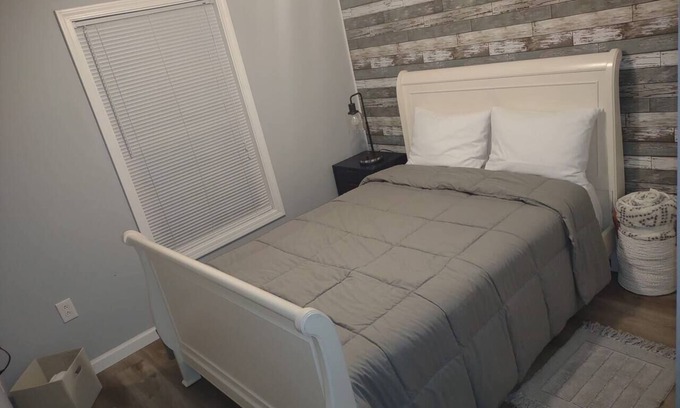 Murfreesboro Other | Relax Farm house - Self check in/WIFI -Tiny House