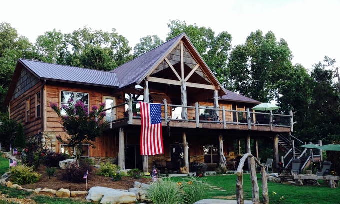 Guntersville Cabin | Relax, Fish, Golf, Shop or just sit by the fire pit and watch the deer walk by.