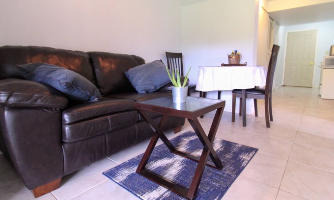 Guelph House | Relax in a natural setting in the middle of Guelph