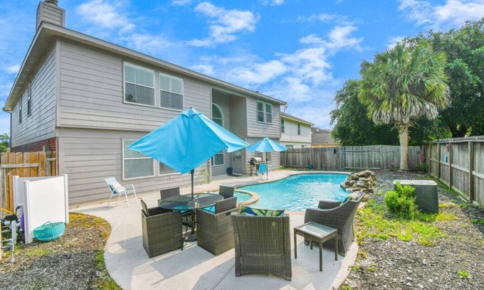 Atascocita House | Relax in Style! 6BR Houston Oasis w/Pool & Spa