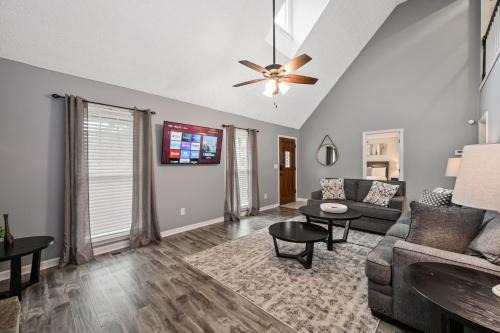 Clarkdale House | Relax In This 4BR Retreat With Screened Snug Porch