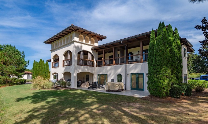 Lake Oconee Apartment | Relax in this serene environment-golf course views.