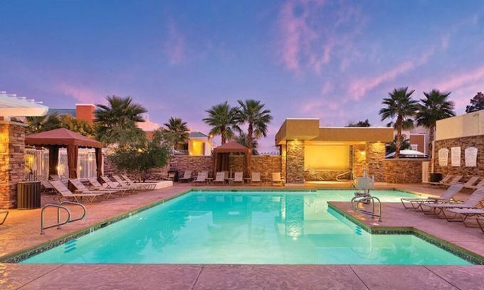Las Vegas Condo | Relax in Your Own Tranquil Condo Oasis Near the LV Strip – Special Offer Now!