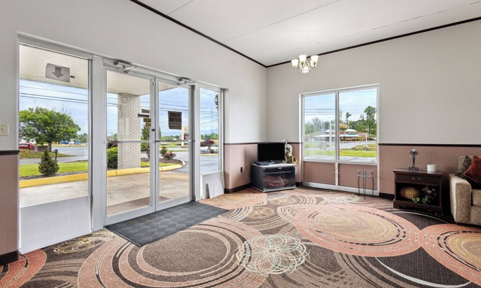 Greeneville Hotel | Relax inn by OYO Greeneville Near Hwy US-321
