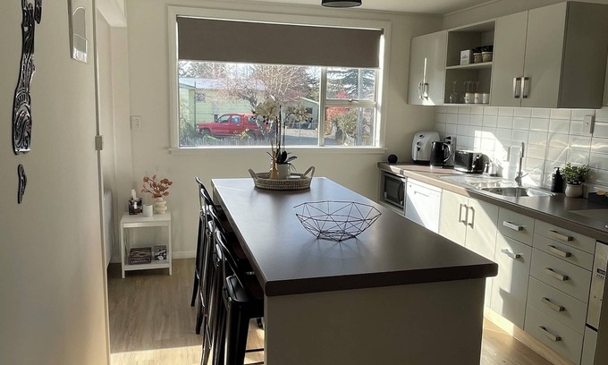Twizel House | Relax @ Jollie - Cozy 3-Bed Home, Central Twizel
