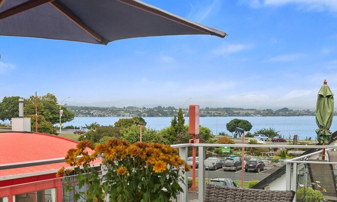 Taupo House | Relax on Roberts - Taupo Holiday Home
