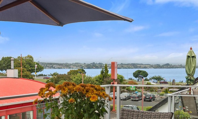 Taupo House | Relax on Roberts - Taupo Holiday Home