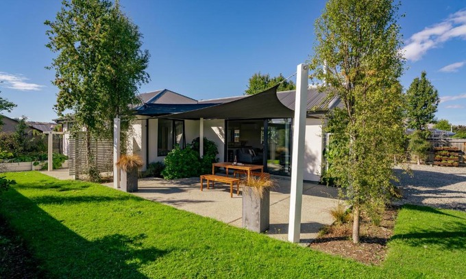 Albert Town House | Relax on Snowberry - Wanaka Holiday Home
