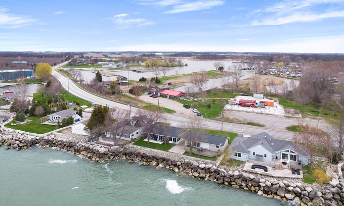 Leamington Cottage | Relax, On-the-Rocks; Great spot for couples