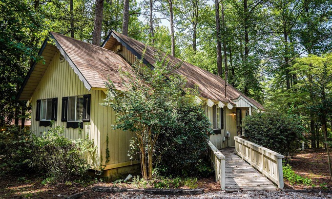 Pine Mountain Ski Chalet | Relax on your screened in porch in this pet friendly chalet!