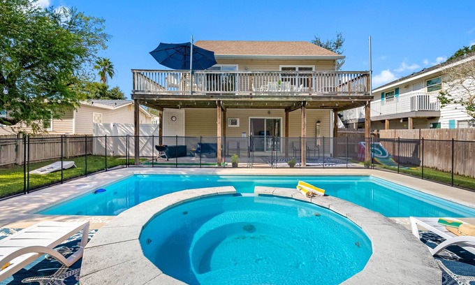 Palm Harbor House | Relax & Play! Pool, Spa + Game Room by Crystal Beach