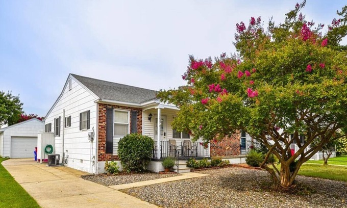 Village Green House | RELAX, REFLECT and RECHARGE at 1241 Penn Ave.