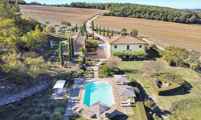 Peccioli Villa | Relax & rejuvenate in this lux countryside villa!