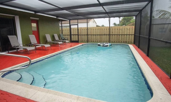 Sunrise House | Relax . safe .shopping ,quiet environment , pool table swimming pool