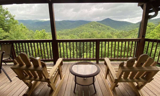 Hiawassee Cabin | Relax To Sunsets. Pool Table, Dogs Welcome.