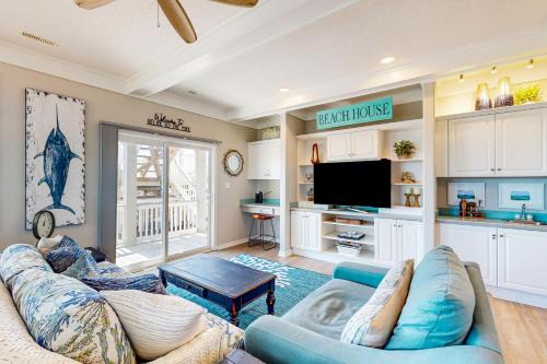 Emerald Isle Apartment | Relax to the Max