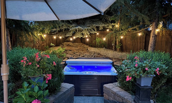 Eagle House | Relax & unwind in sun rm yoga rm & private HOT TUB