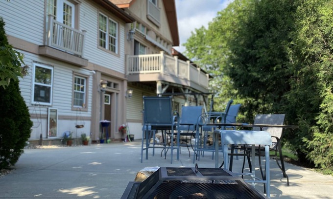 Merrimac Apartment | Relax & Unwind in this full apartment w/Most Attractions close by!