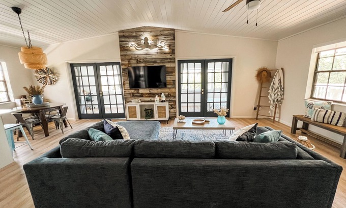 Cutthroat Harbor Estates House | Relax, Unwind & Reconnect at This Waterfront Getaway
