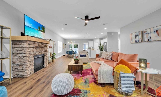 Wright House | Relax & Unwind - Spacious & Colorful 3BR House