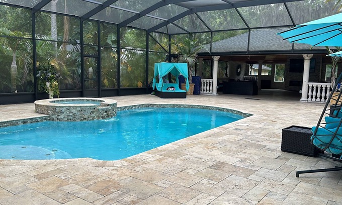 Lake Magdalene House | Relax with the whole family at this peaceful place to stay.