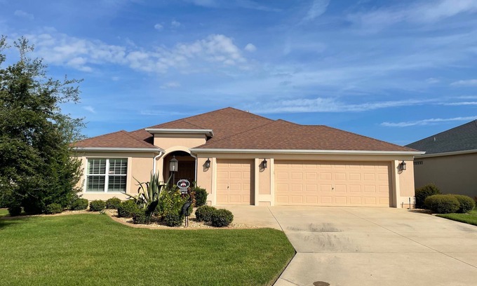 Fruitland Park House | Relaxation, Villages style—your happy place awaits