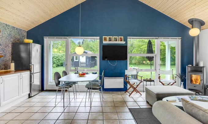 Glesborg House | Relaxed atmosphere surrounded by soothing greenery.