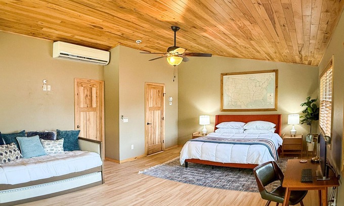 Nekoosa House | Relaxed Lakefront Cabin 3BR 3BA Private Dock