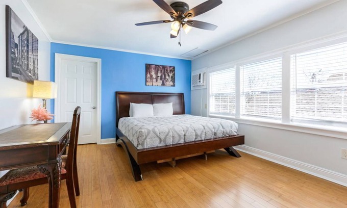 Mid-City Hotel | Relaxed Studio | Festivals & Fun Nearby