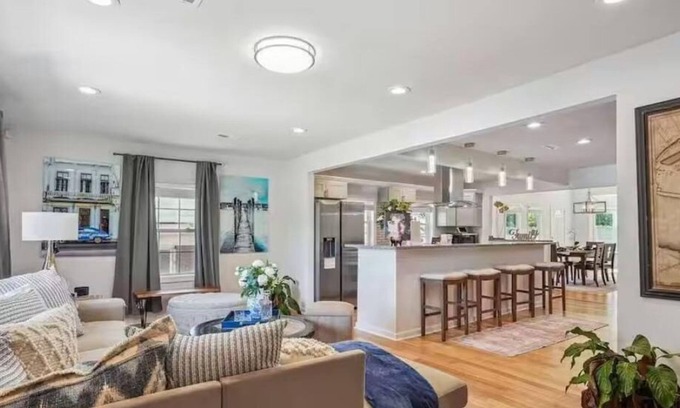 Atlanta House | Relaxig and Charming 2-bedroom House in Atlanta with WiFi, AC across st Betline