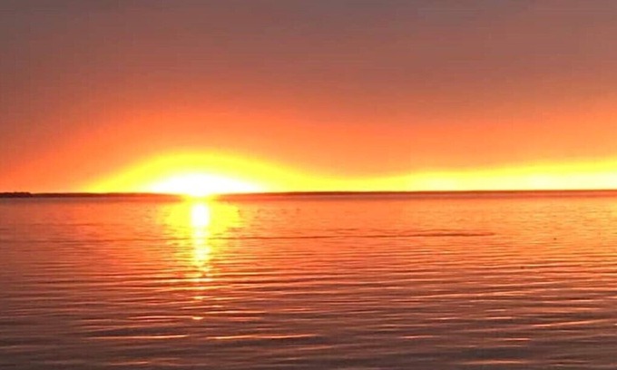 Dyckesville Condo | Relaxing 2-bdrm waterfront condo with fireplace!