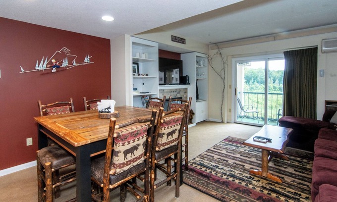 Lincoln Condo | Relaxing 2-bedroom condo in serene Lincoln with pool, fitness room, TV and WiFi