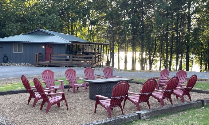 Fackler Cottage | Relaxing 2 Bedroom with peaceful waterfront view