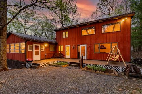 New Market House | Relaxing 2-Master Suite Mountain Top - Fire Pit