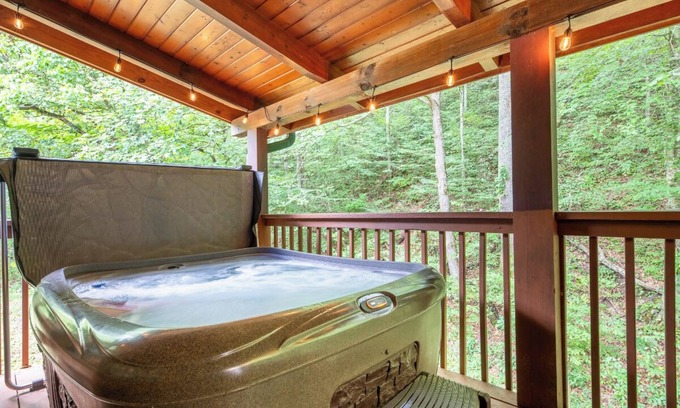 Sevierville Cabin | Relaxing 2BD w/Hot Tub! POOL Access + Near TOWN!